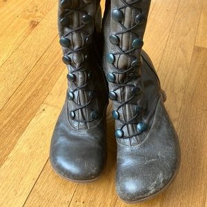 Fluevog Operetta heel grey distressed button boot